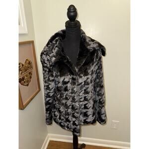 Du Monde Soft Faux Fur Black and Gray Houndstooth Coat MD Mob Wife Old Money
